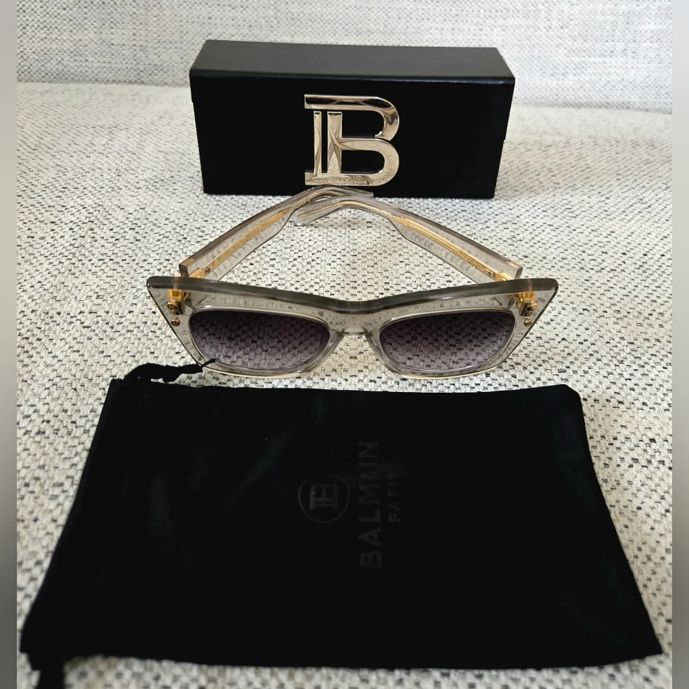 NWB BALMAIN PARIS Full Rim Cat Eye Shape Gray Gold Logo Sunglasses Made In Japan